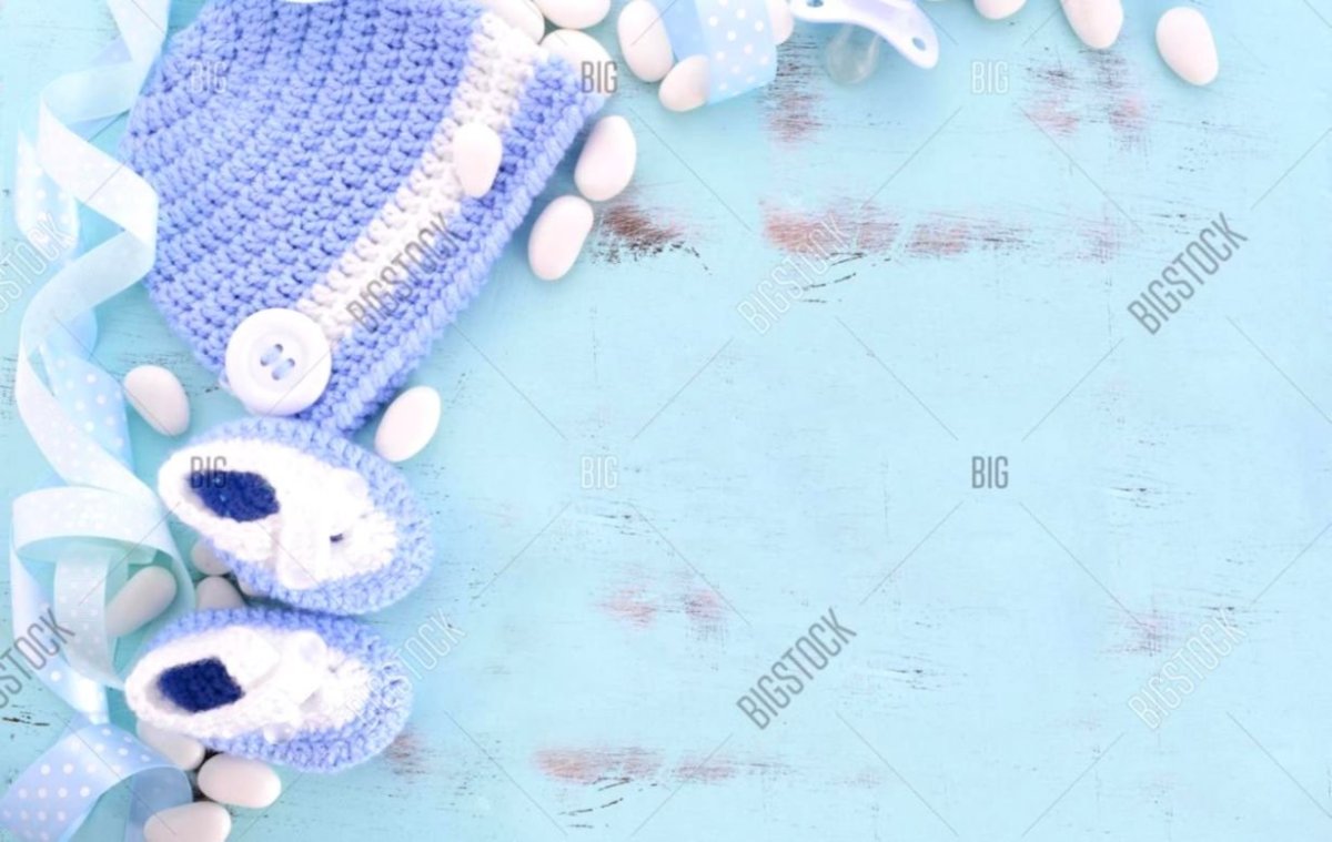 Фон с детскими пинетками