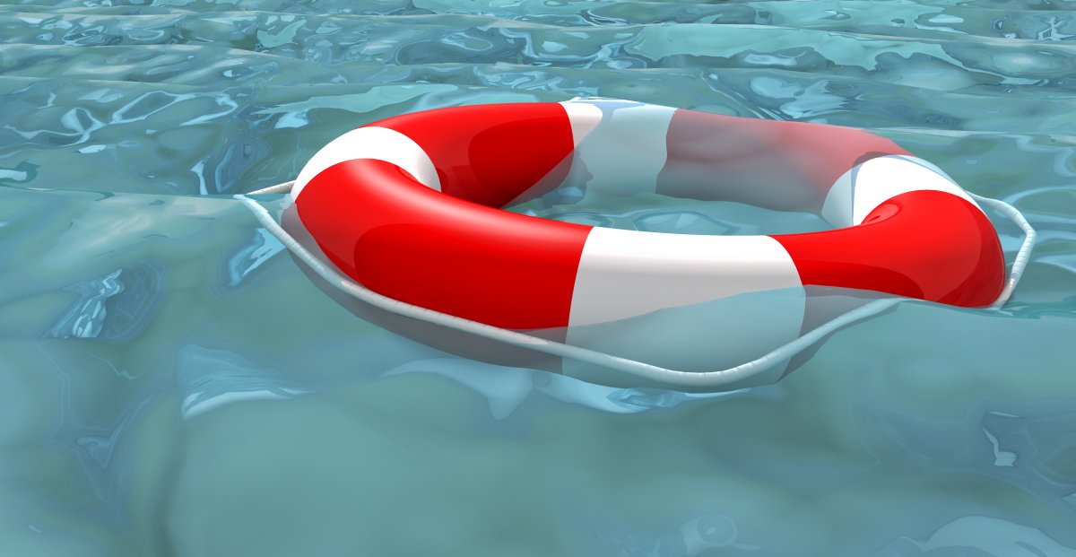 В море плавать на спасательном круге
