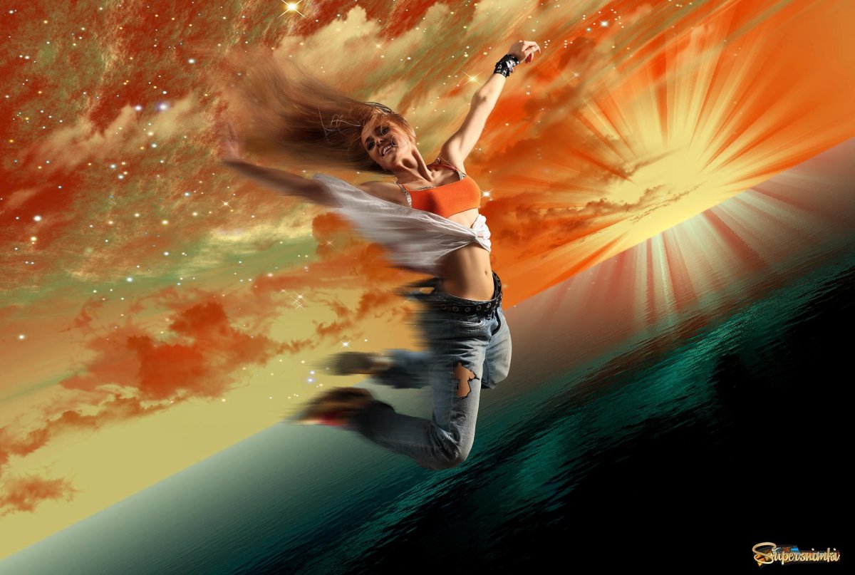 Девушка летит к солнцу
