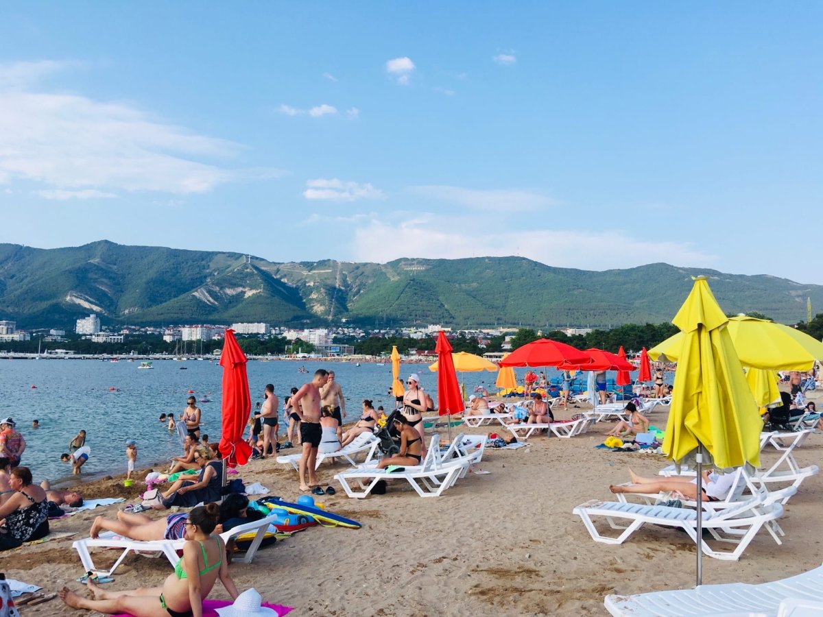 Геленджик галечный пляж