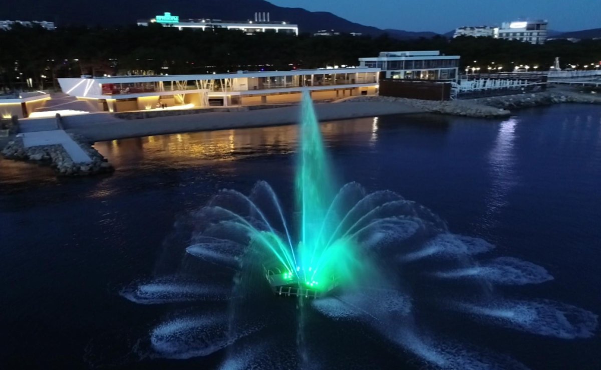 Фонтан в Геленджике на набережной