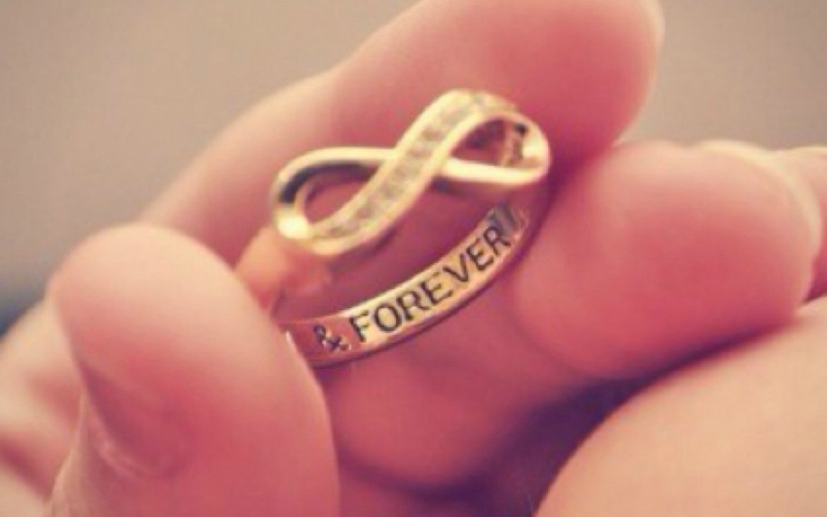 Кольцо в знак любви