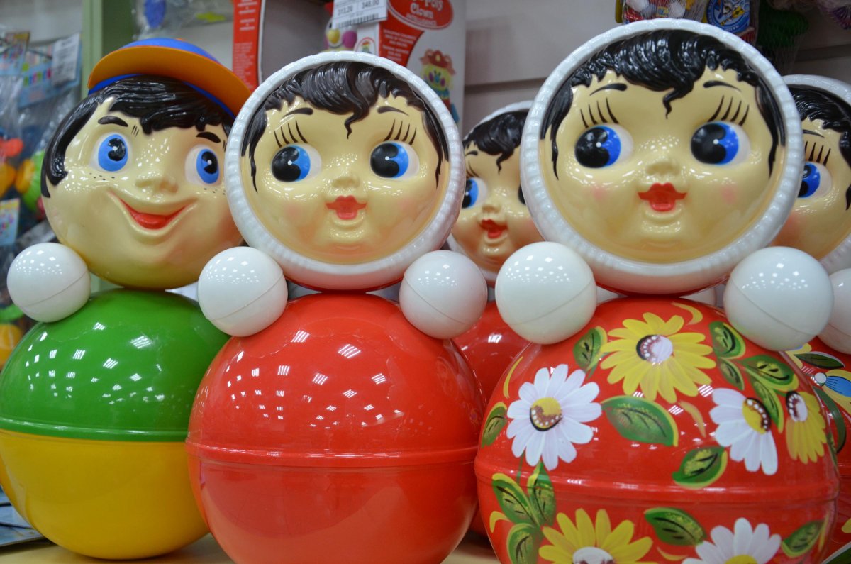 Кукла неваляшка