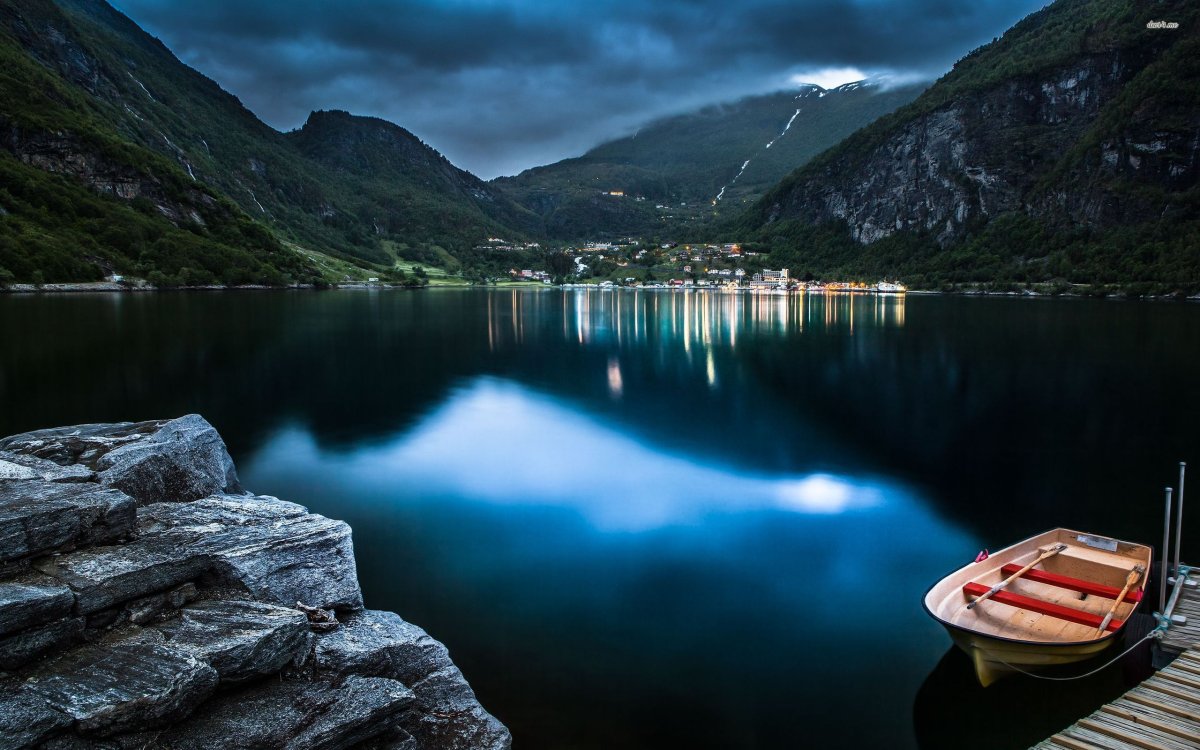 Норвегия озеро горы фьорды