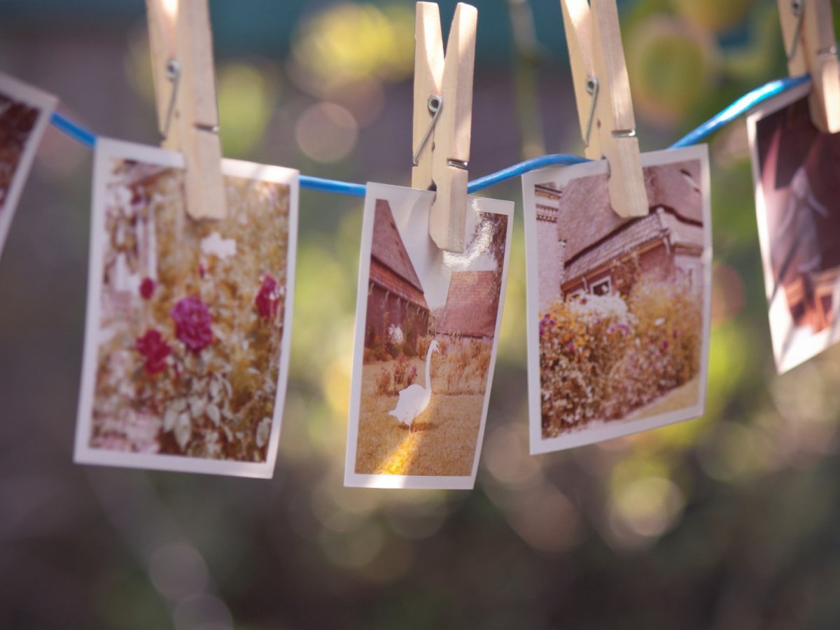Фотокарточки на веревке