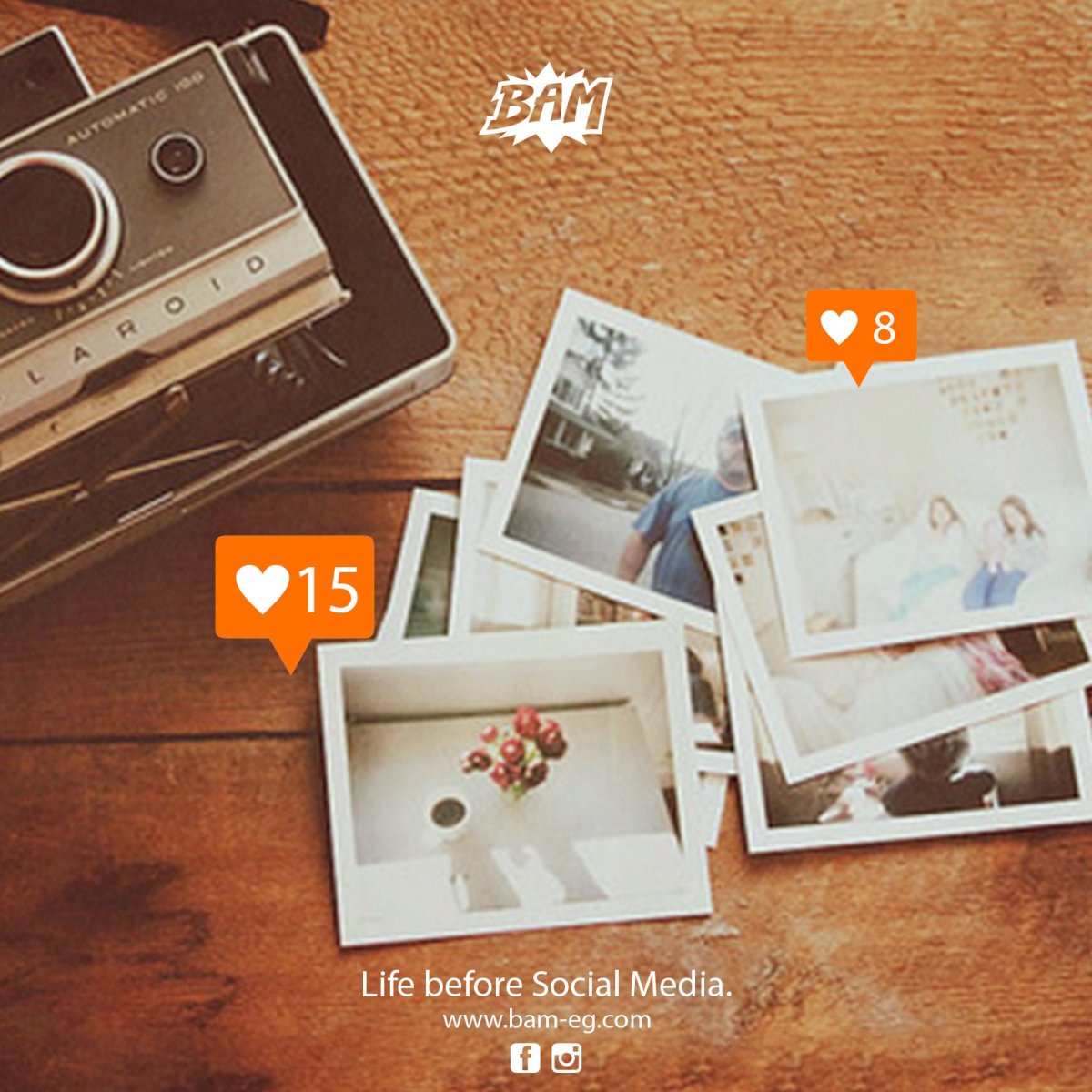 Фотокарточки на столе