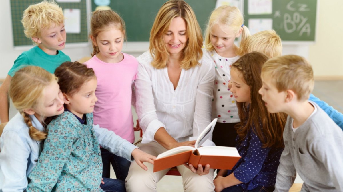 Учитель и дети