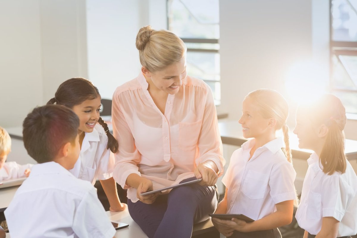 Фотосессия учителя с учениками