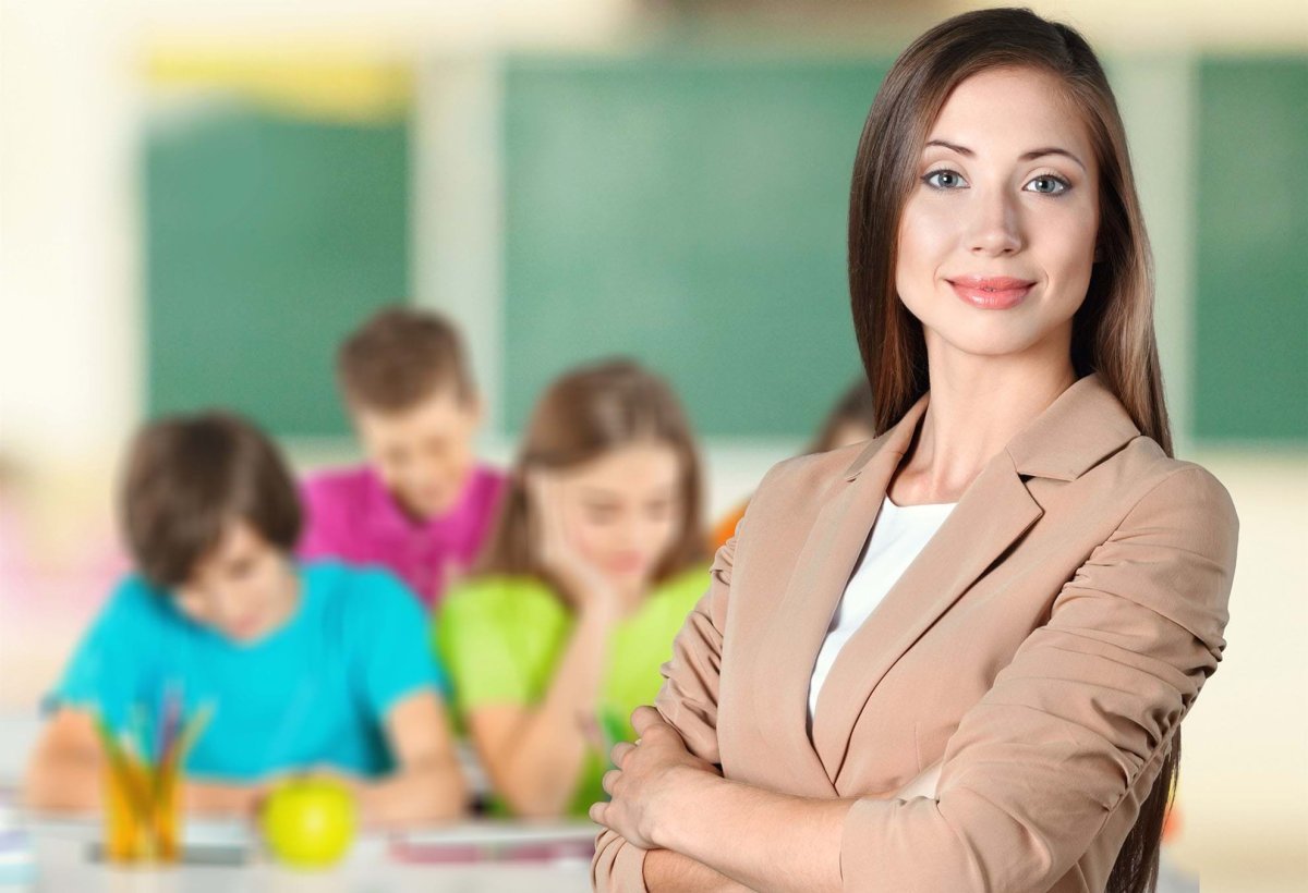 Педагог и дети