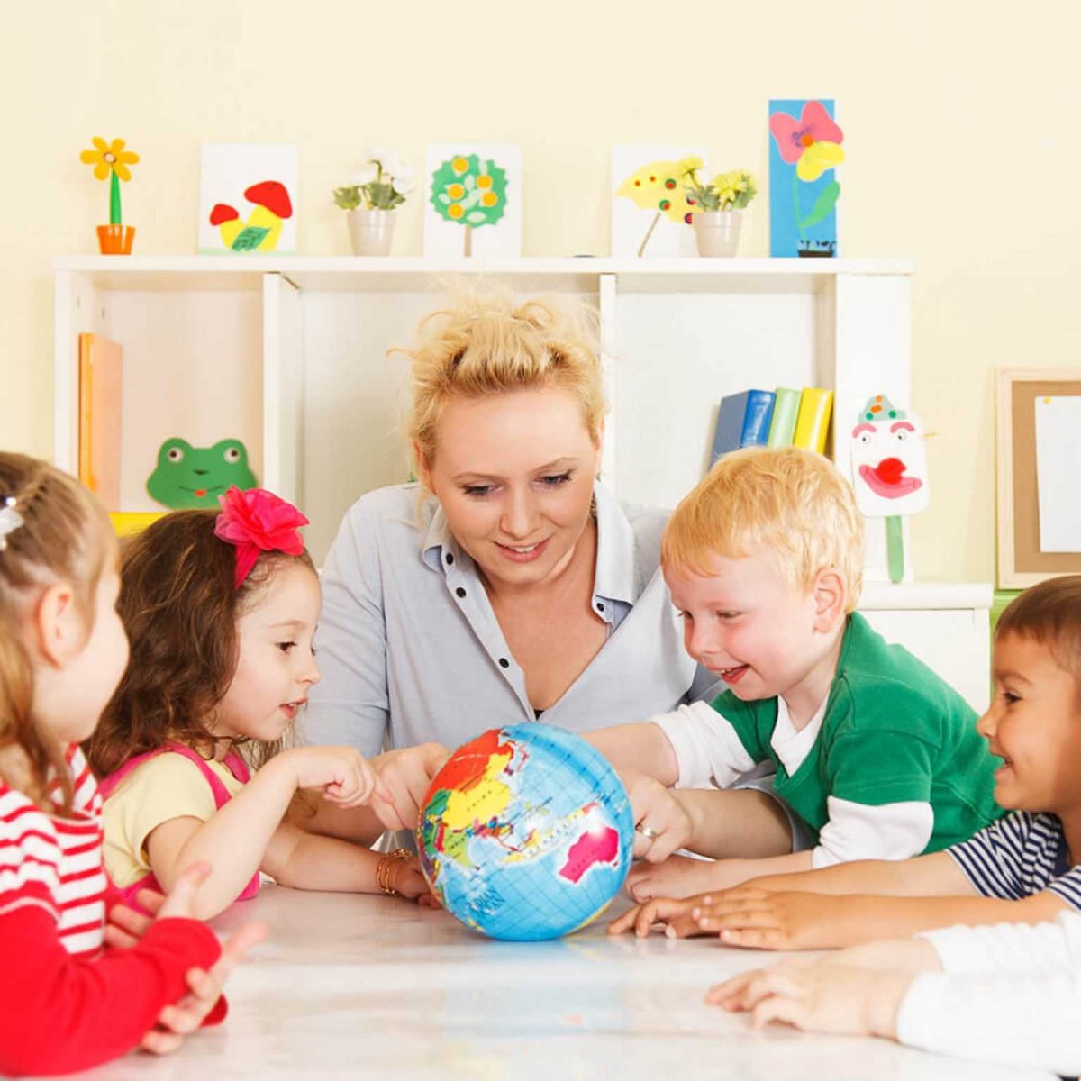 Воспитатель и родители