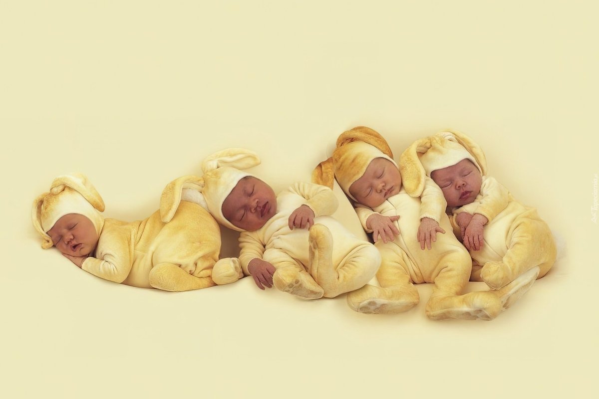 Новорожденные тройняшки