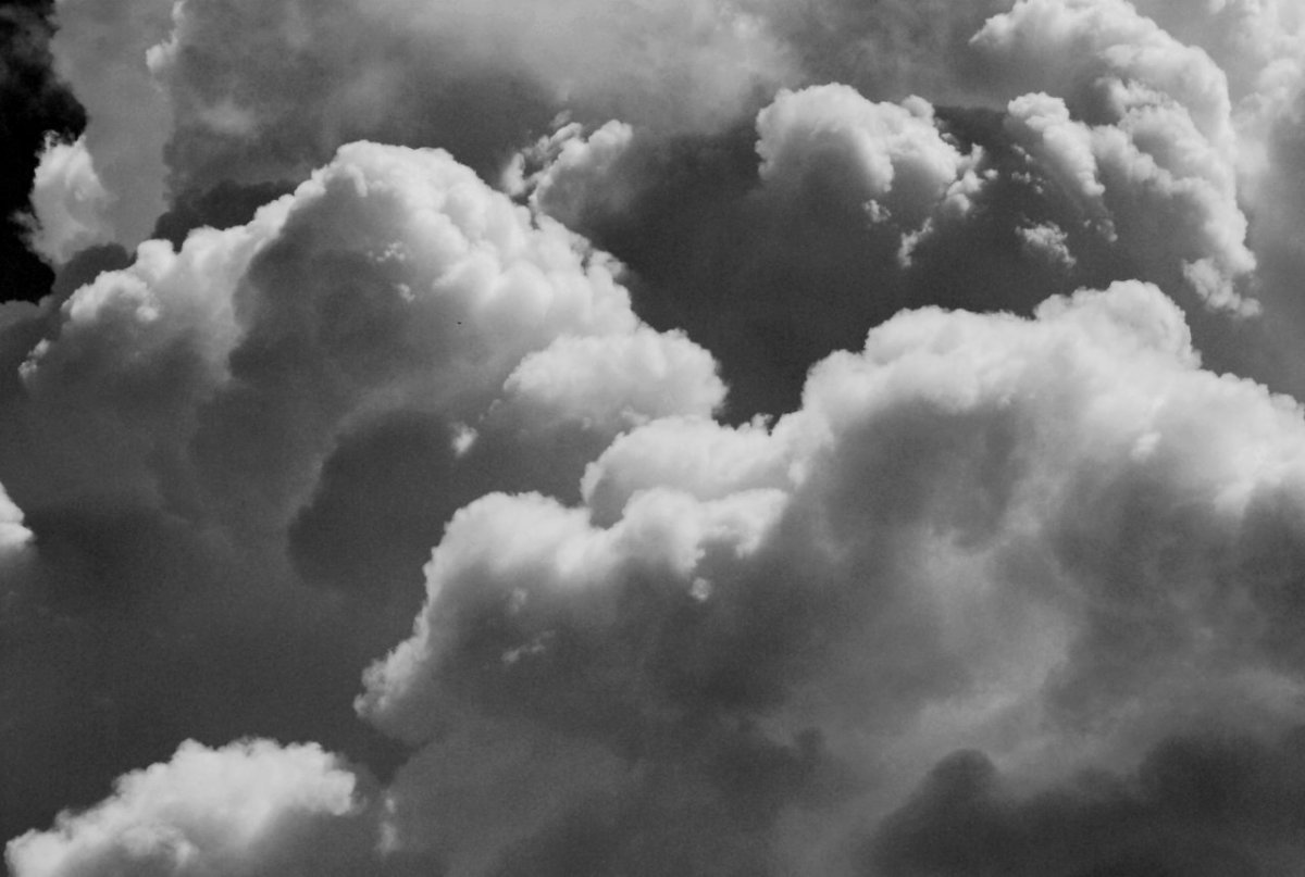 Облака черно белые