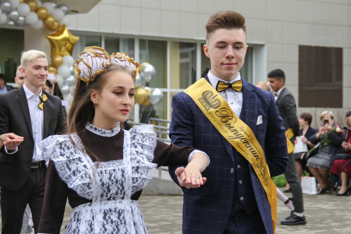 Выпускной бал в школе