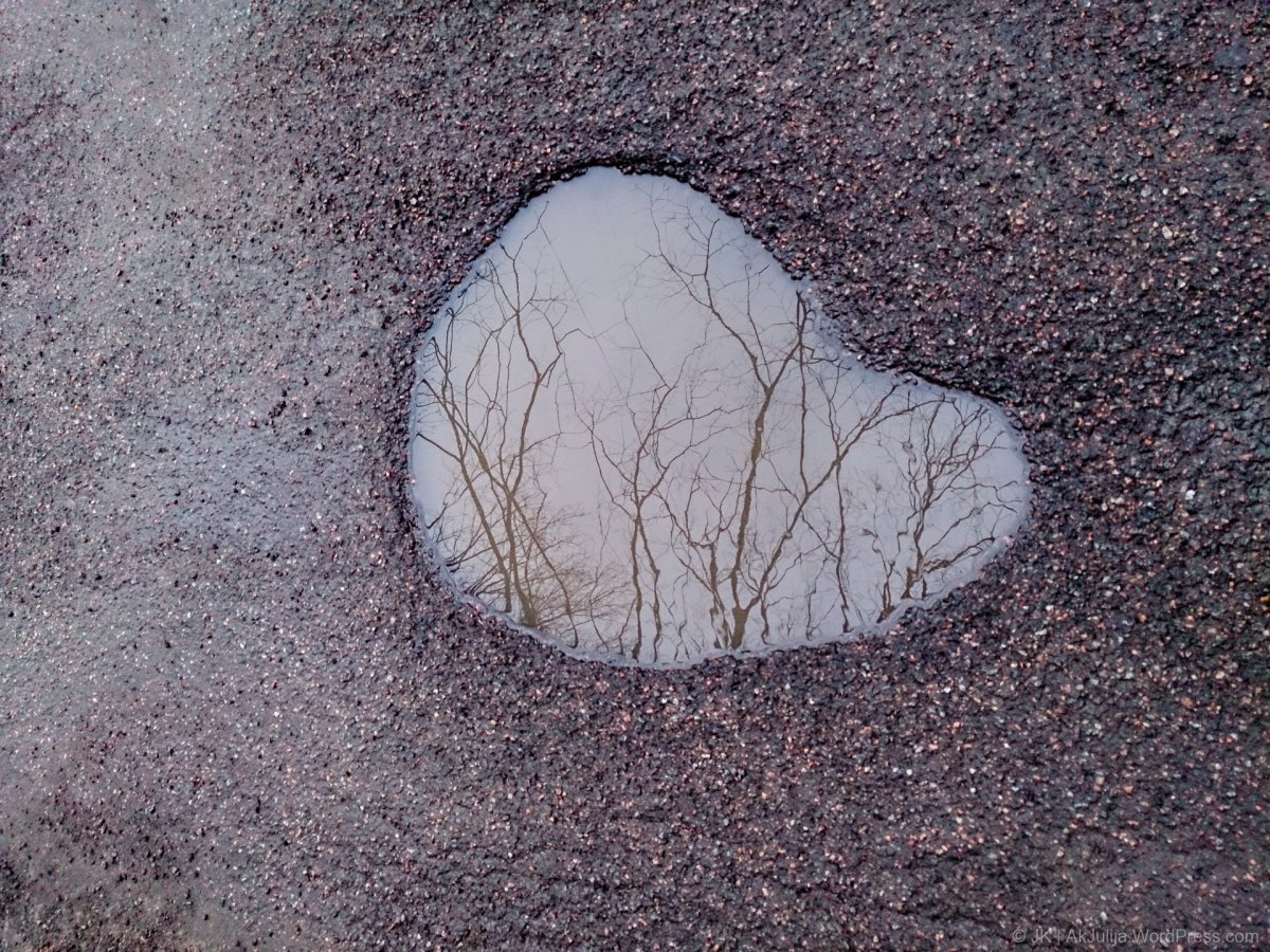 Лужицы на асфальте