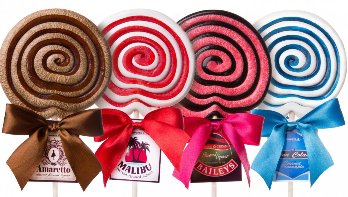 Леденец краской на белом фоне