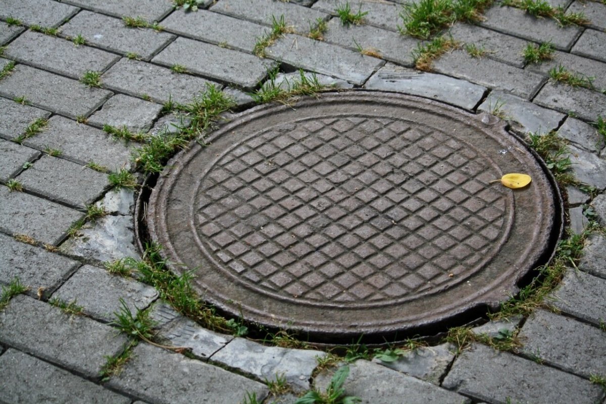 Знак открытый люк