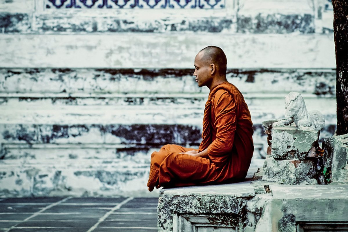 Буддийский монах в пути