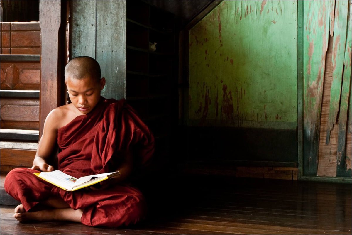 Молодые буддийские монахи