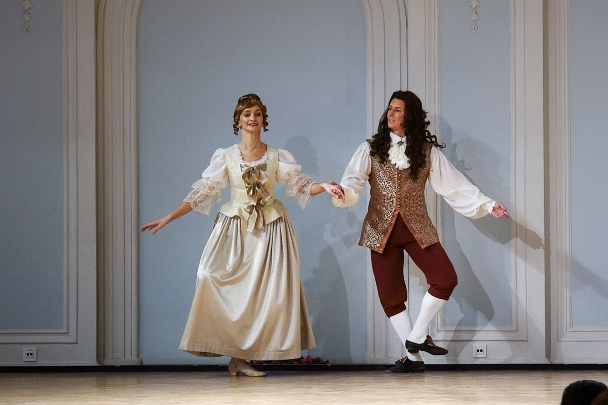 Менуэт костюмы