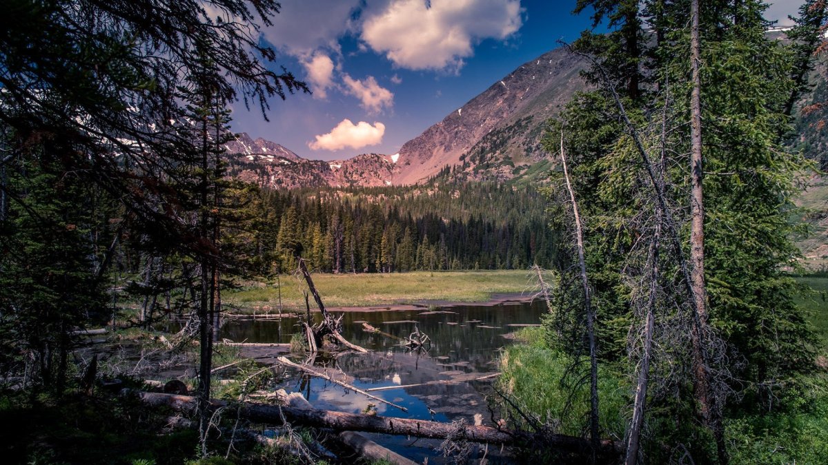 Гейзерное озеро в Горном Алтае