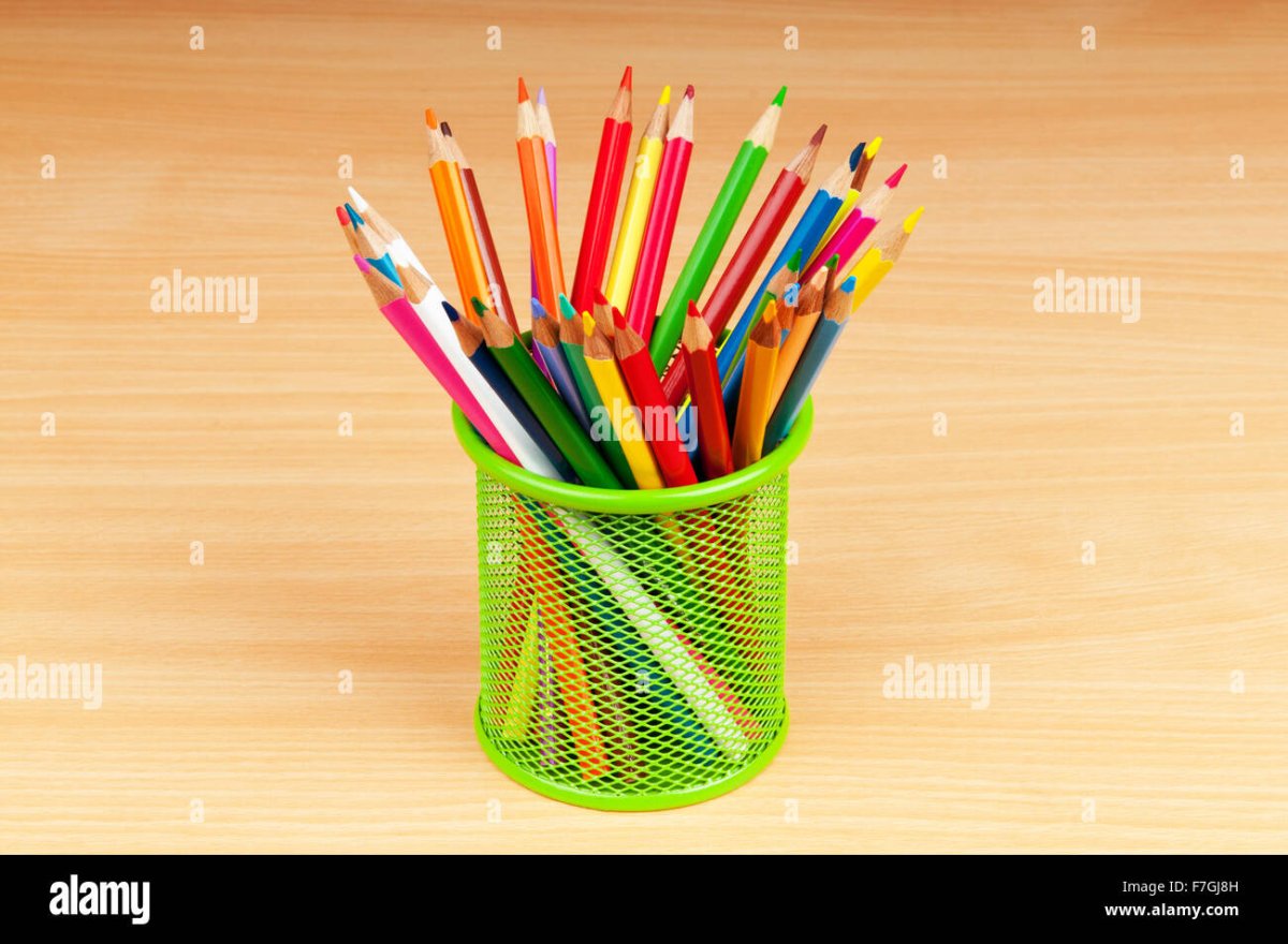 Цветные карандаши в стакане