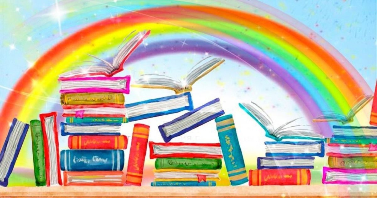 Стеллажи с книгами в библиотеке