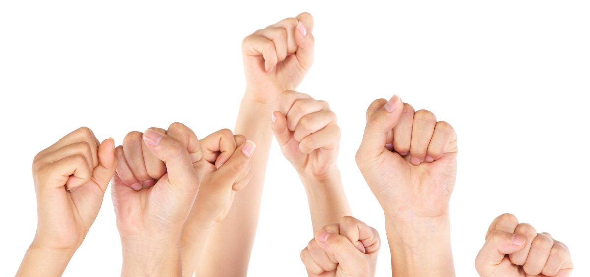 Кулачки вверх