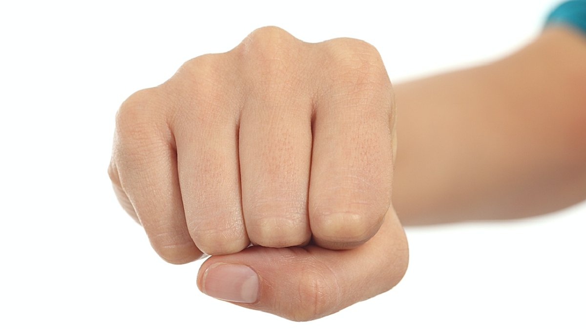 Женский кулак