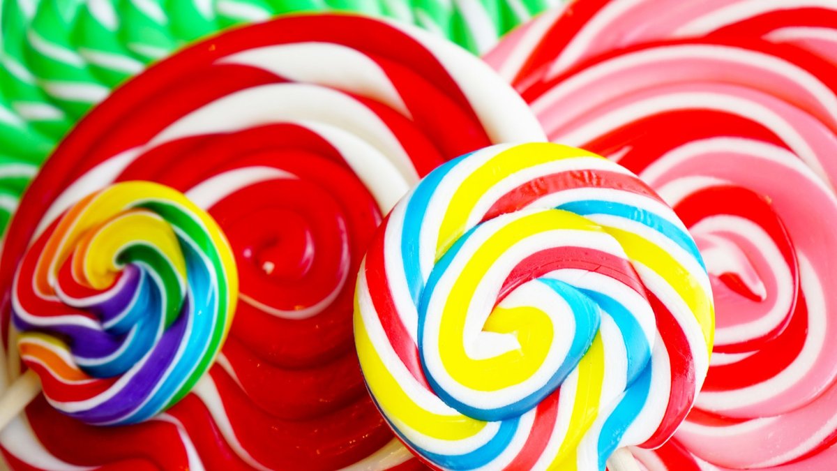 Радужный леденец на палочке