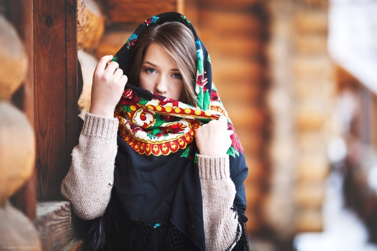 Женщина в платке