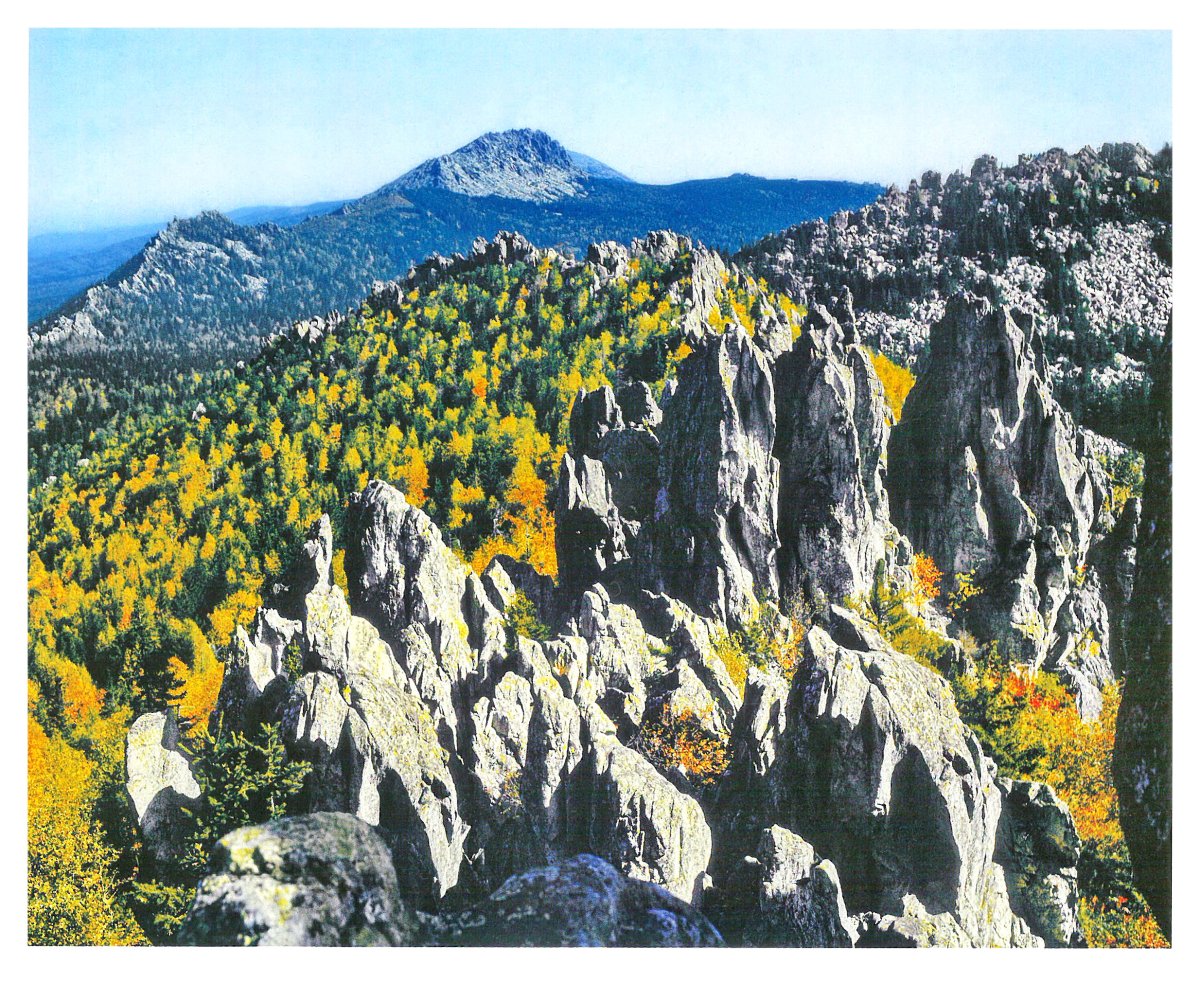 Пейзаж гор в круге