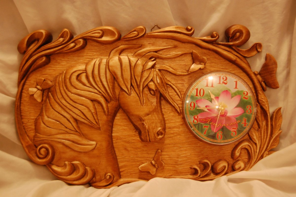 Резьба по дереву часы панно