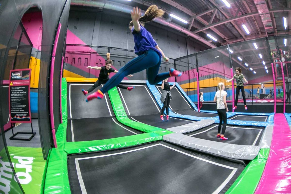 Прыжки на батуте фитнес