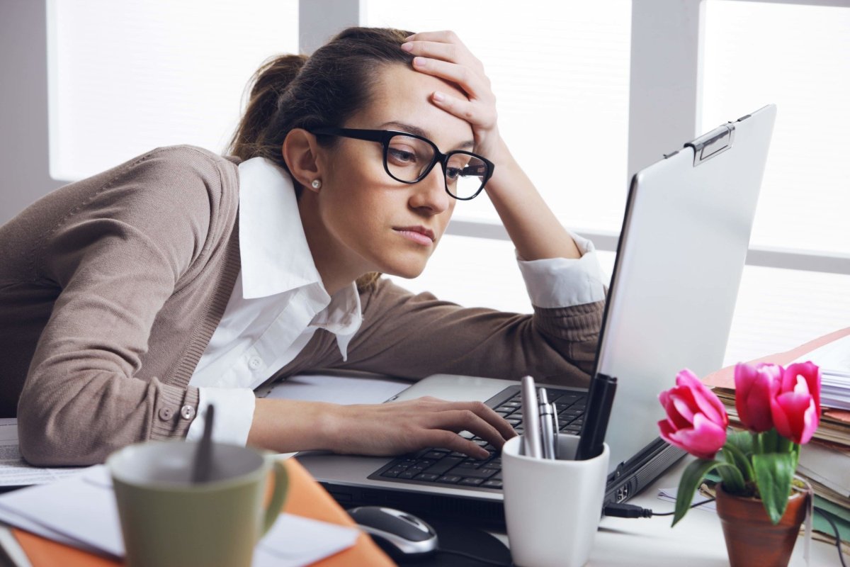 Девушка офисный работник