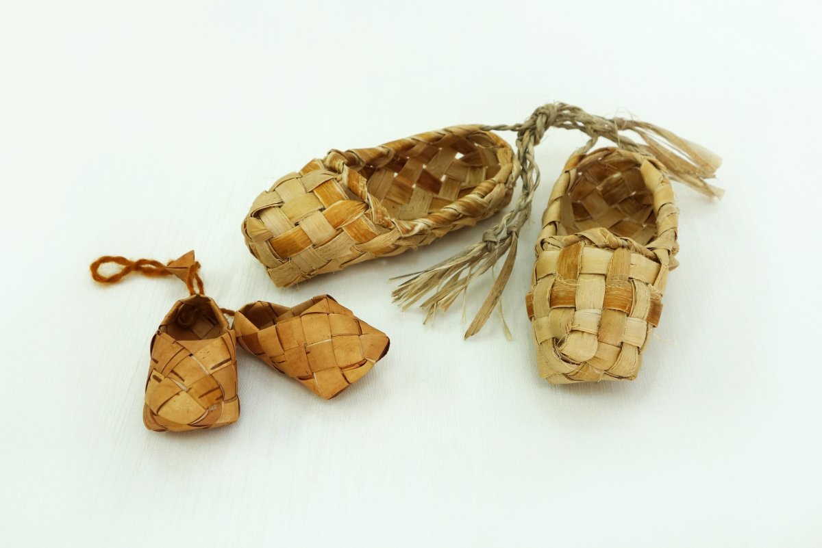 Русская традиционная одежда лапти