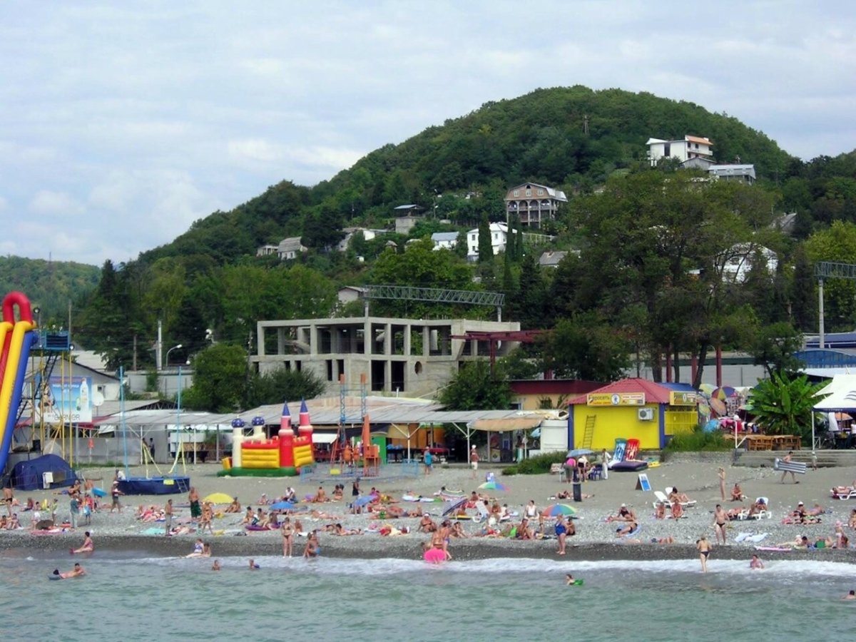 Набережная поселка Лоо Краснодарский край