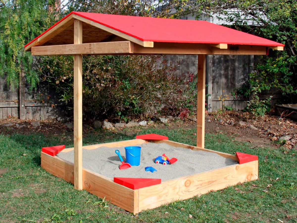 Детская песочница с крышей