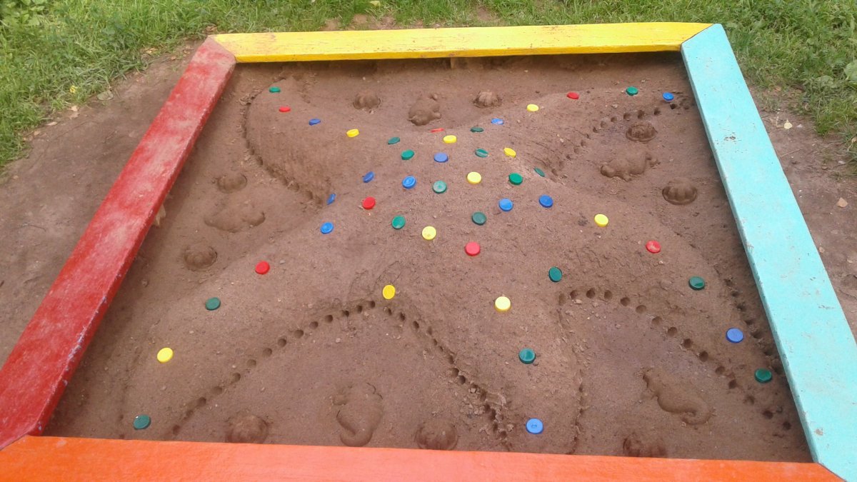 Песочные фантазии в детском саду на участке