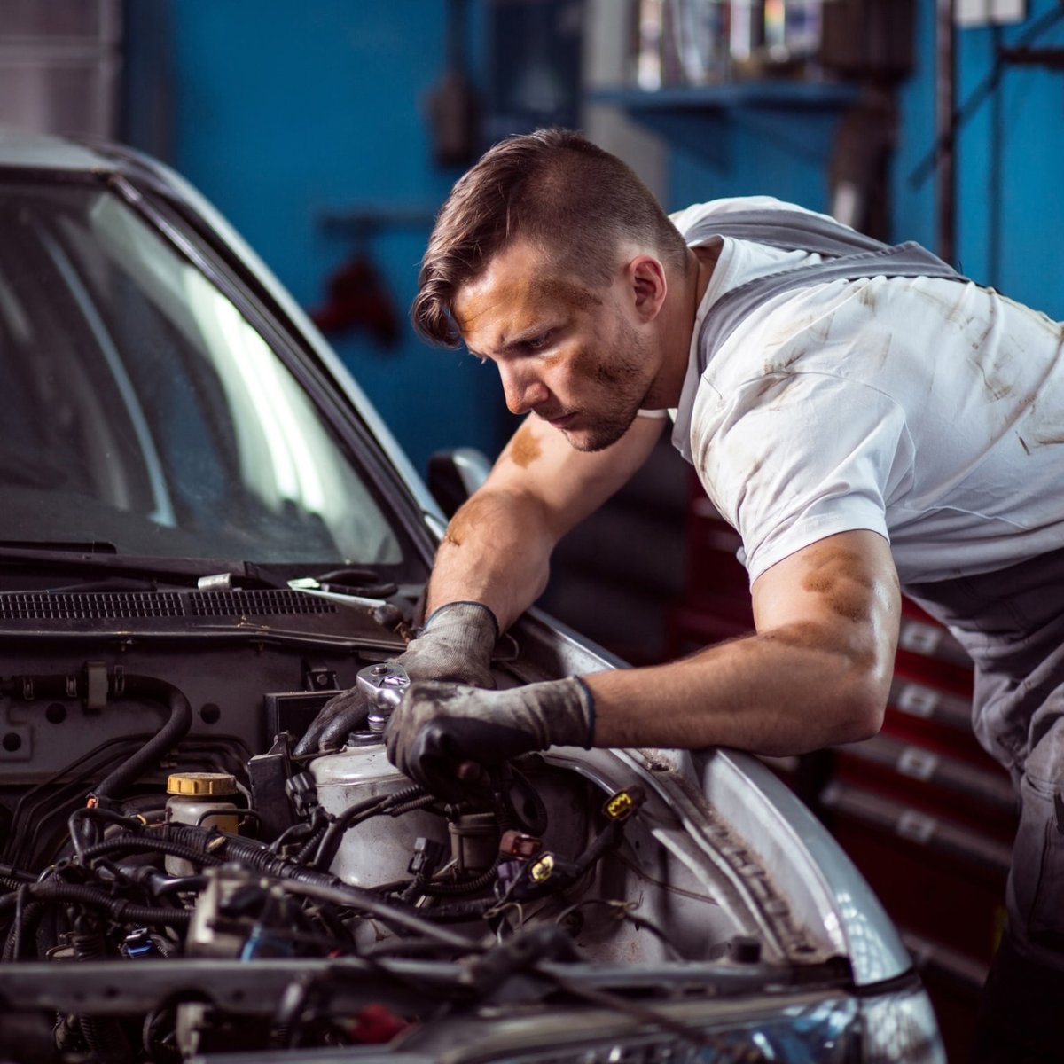 Автомобиль в автосервисе