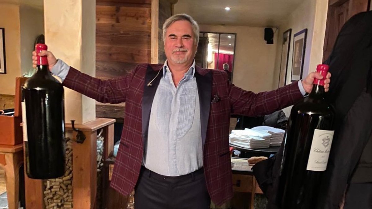 Валерий Меладзе с бутылками вина