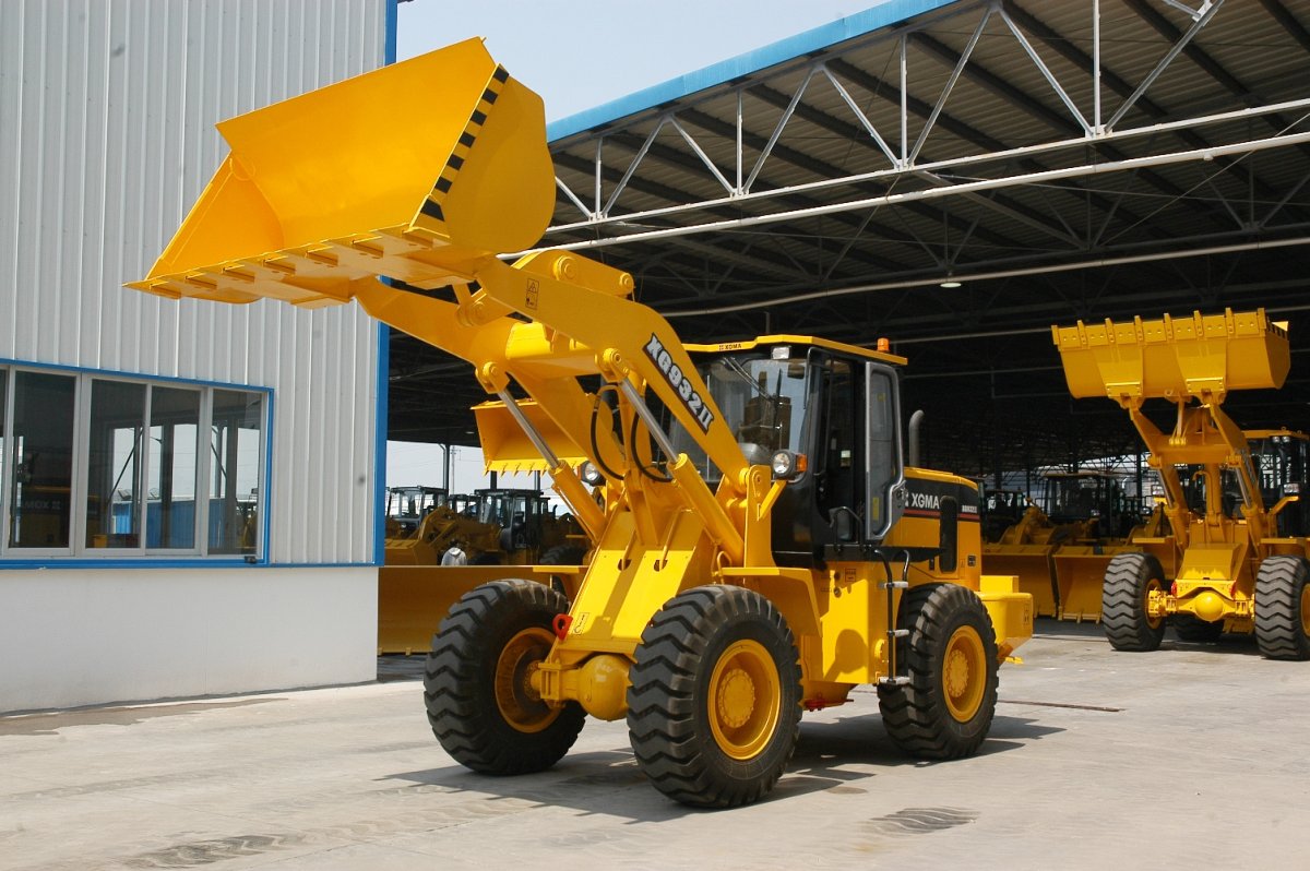 Фронтальный погрузчик бак