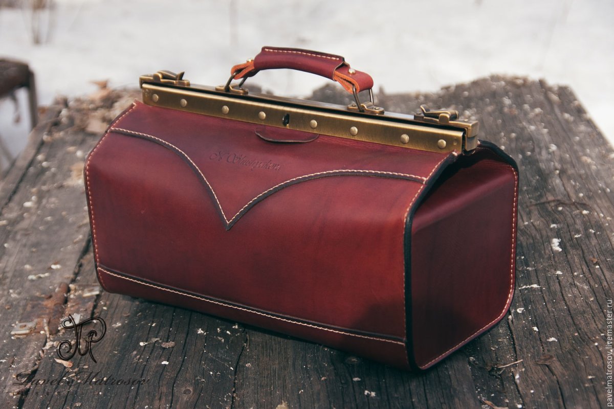 Саквояж для врача из кожи
