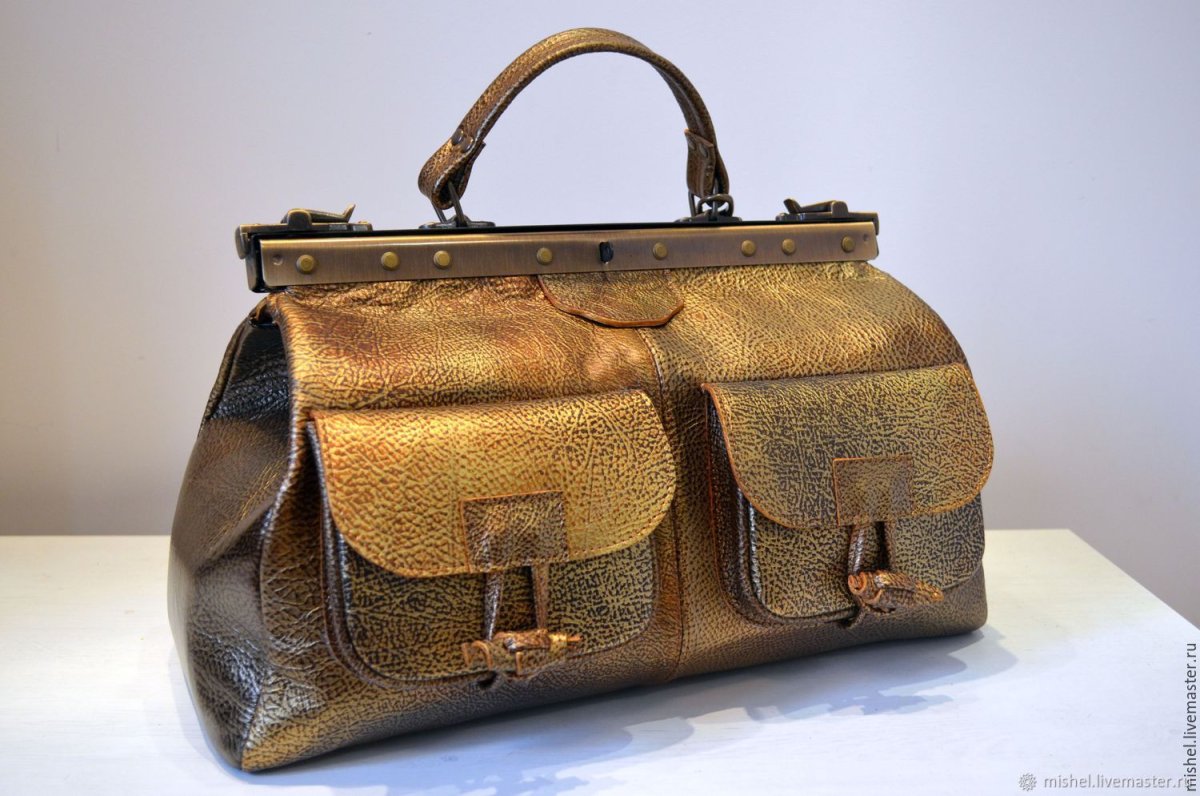 Старая кожаная сумка