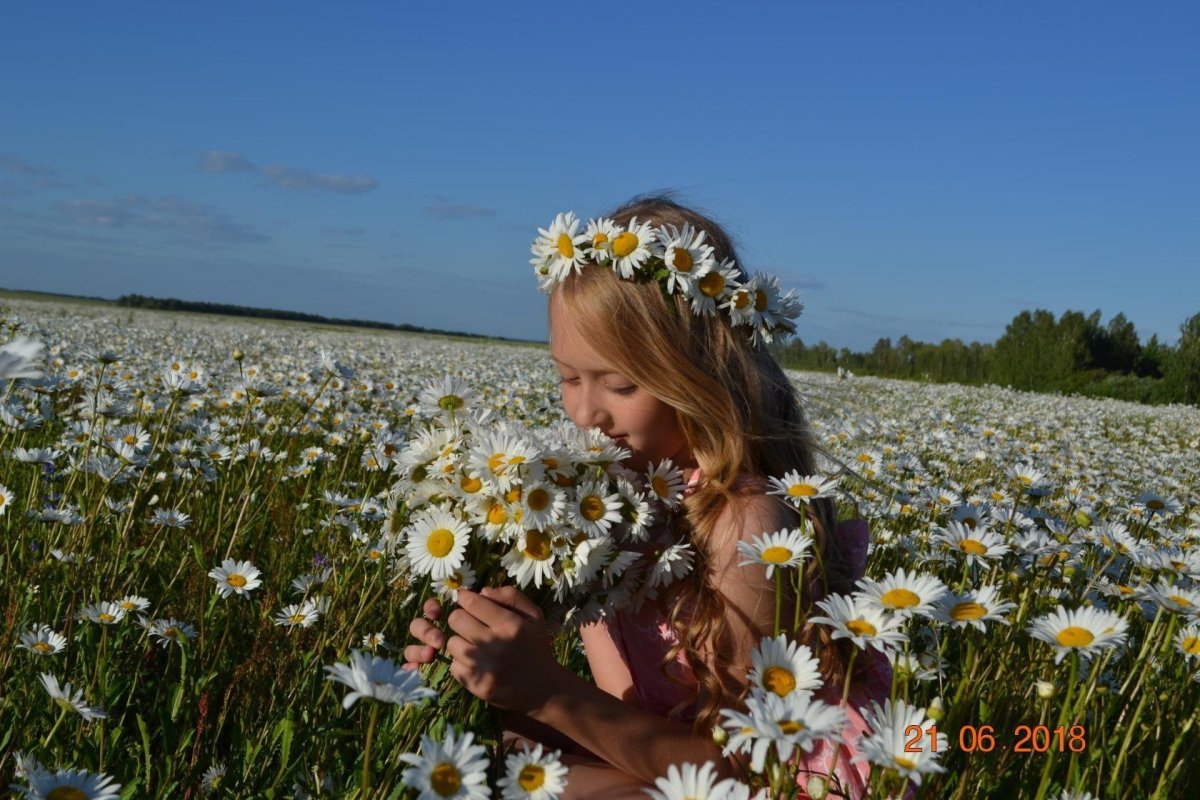 Девушка в поле