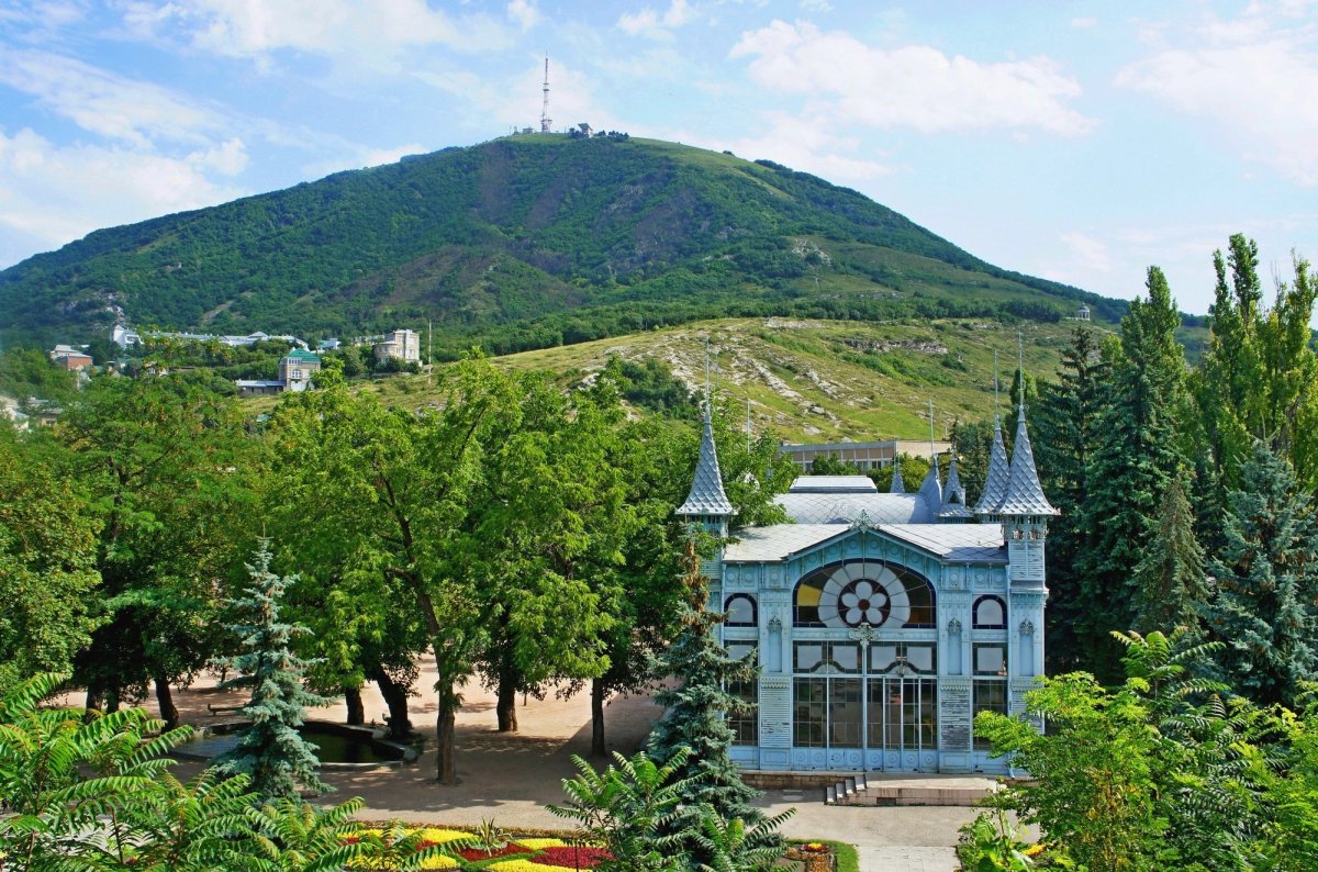 Надпись Пятигорск на горе Машук