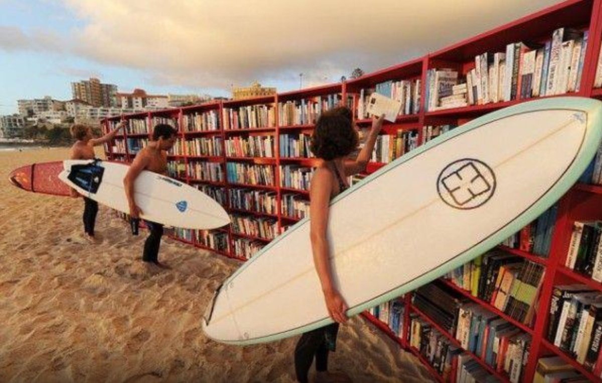 Библиотека на пляже