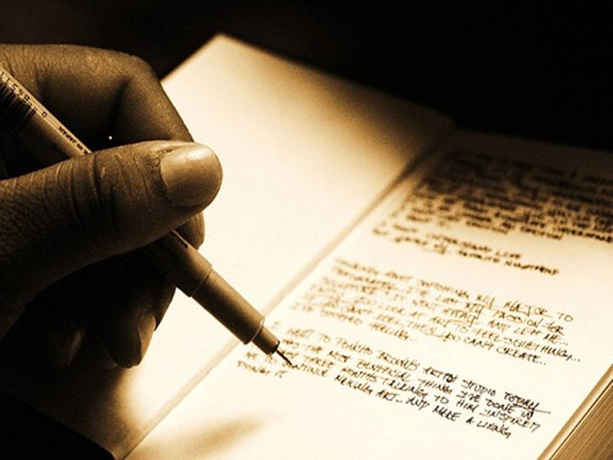 Печатная машинка на столе