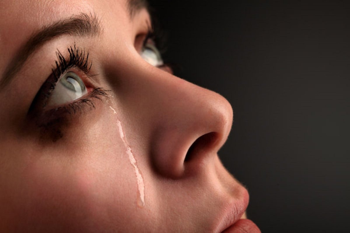 Дувугка со слеами на глаза