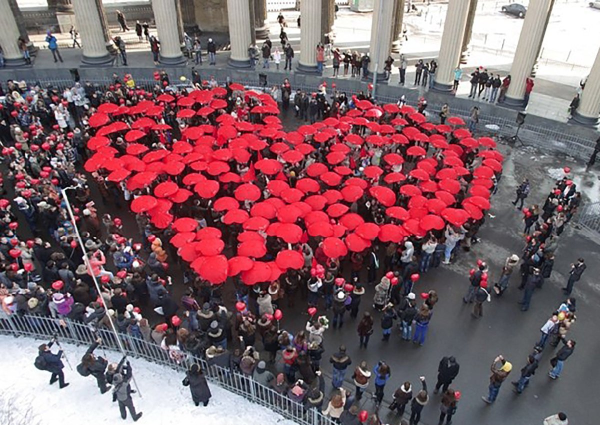 Много людей