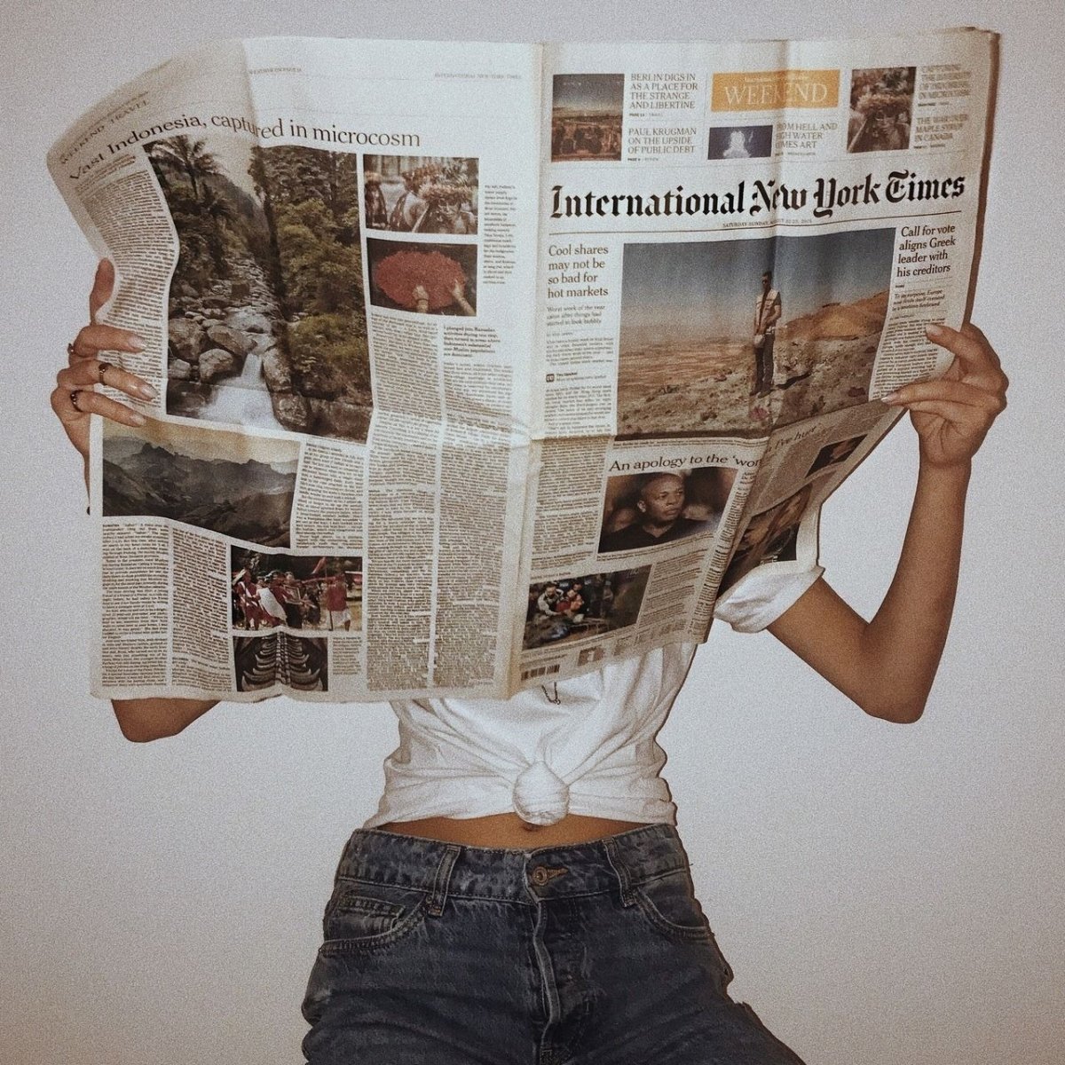 Фотосессия с газетой